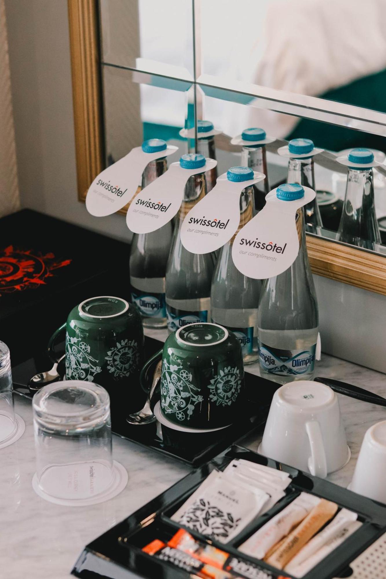 Swissotel Sarajevo Ngoại thất bức ảnh Bottles of Swissotel water