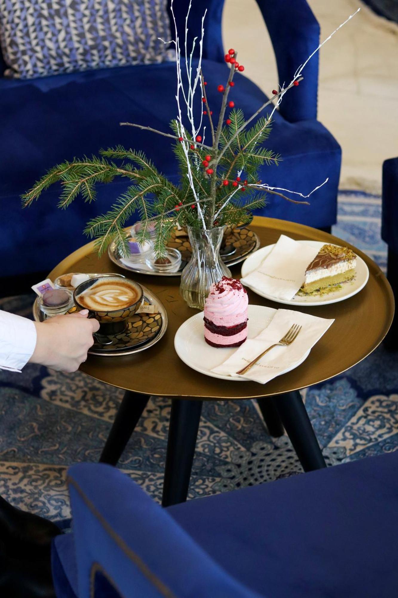 Swissotel Sarajevo Ngoại thất bức ảnh A selection of cakes and coffee