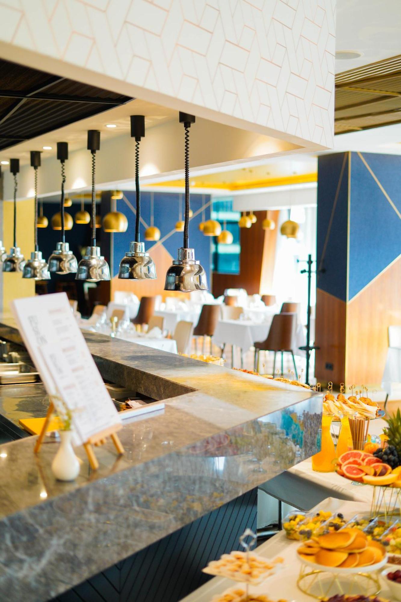 Swissotel Sarajevo Ngoại thất bức ảnh The bar at the hotel