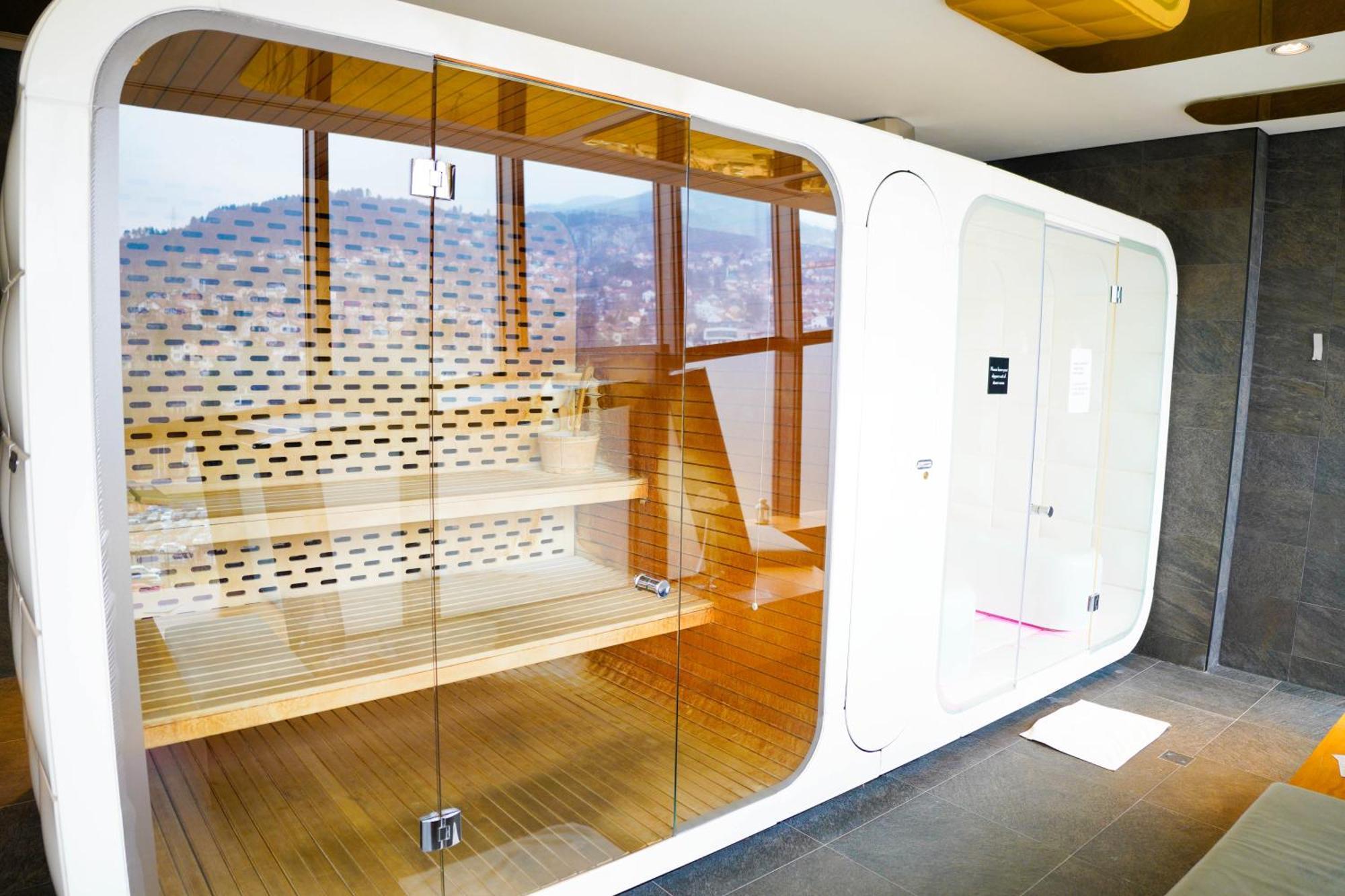 Swissotel Sarajevo Ngoại thất bức ảnh A shower cabin