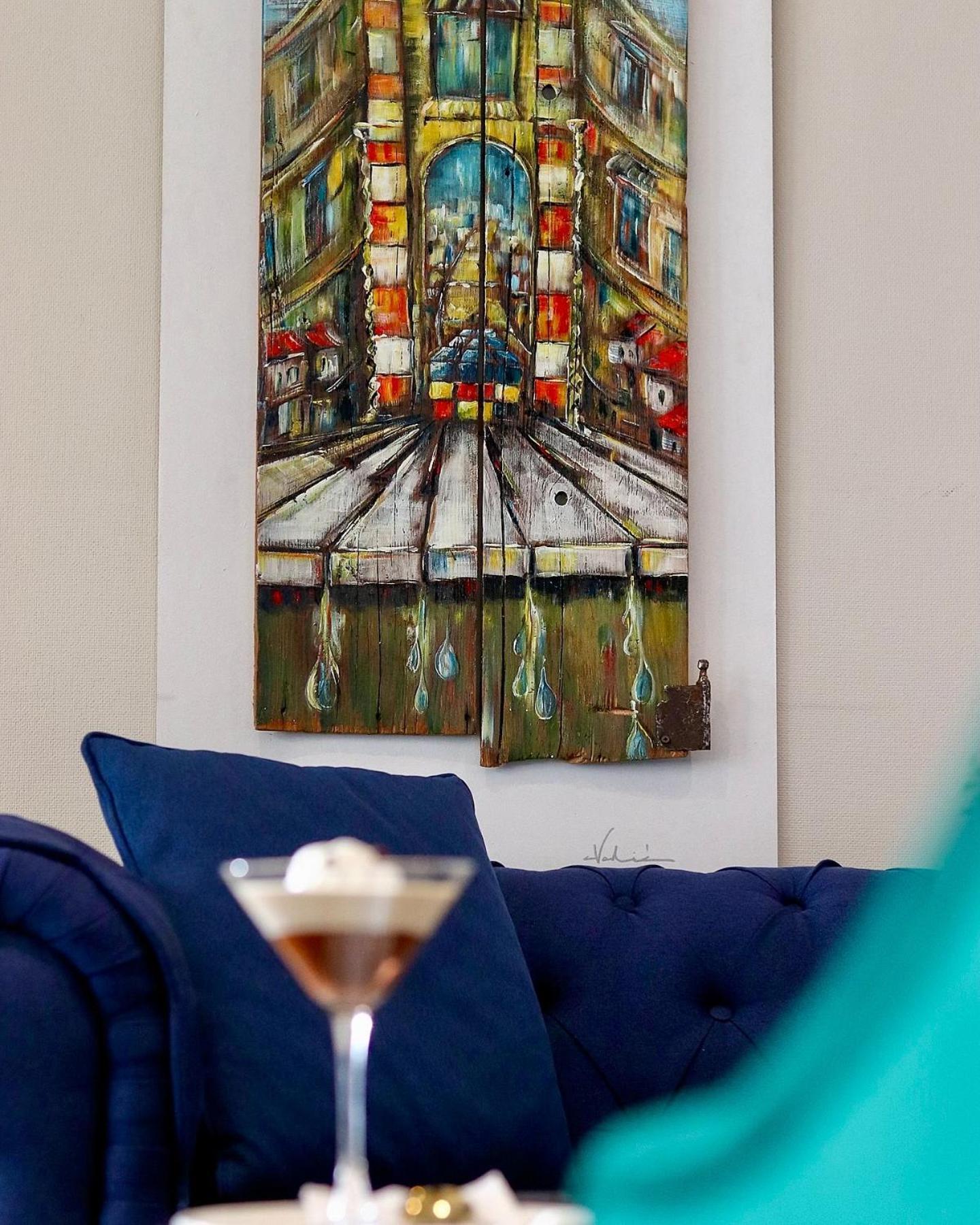 Swissotel Sarajevo Ngoại thất bức ảnh A painting by the artist