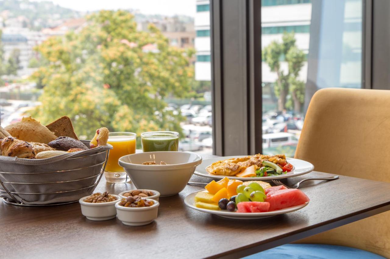 Swissotel Sarajevo Ngoại thất bức ảnh Breakfast at the hotel