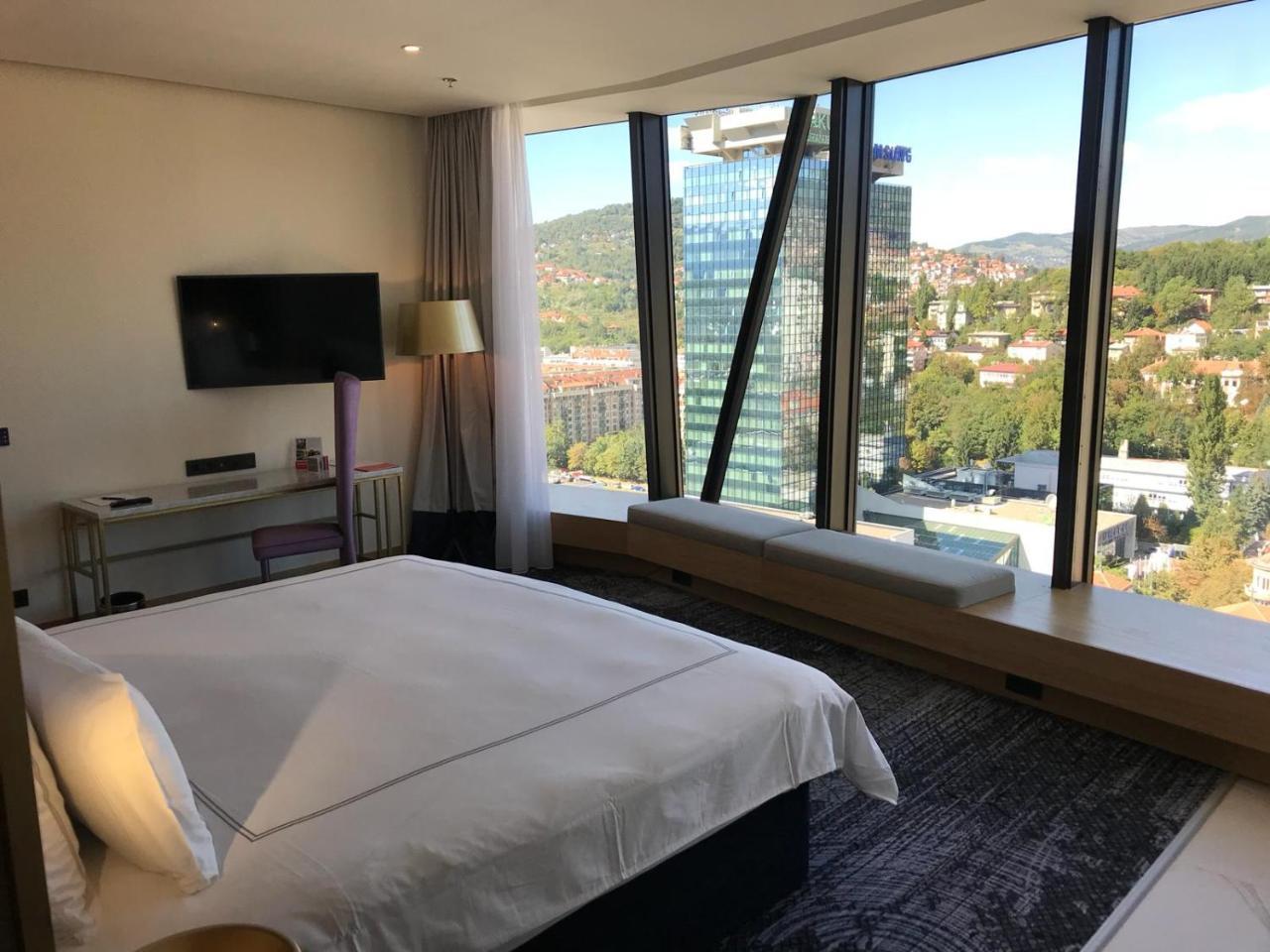 Swissotel Sarajevo Ngoại thất bức ảnh A bedroom at the hotel