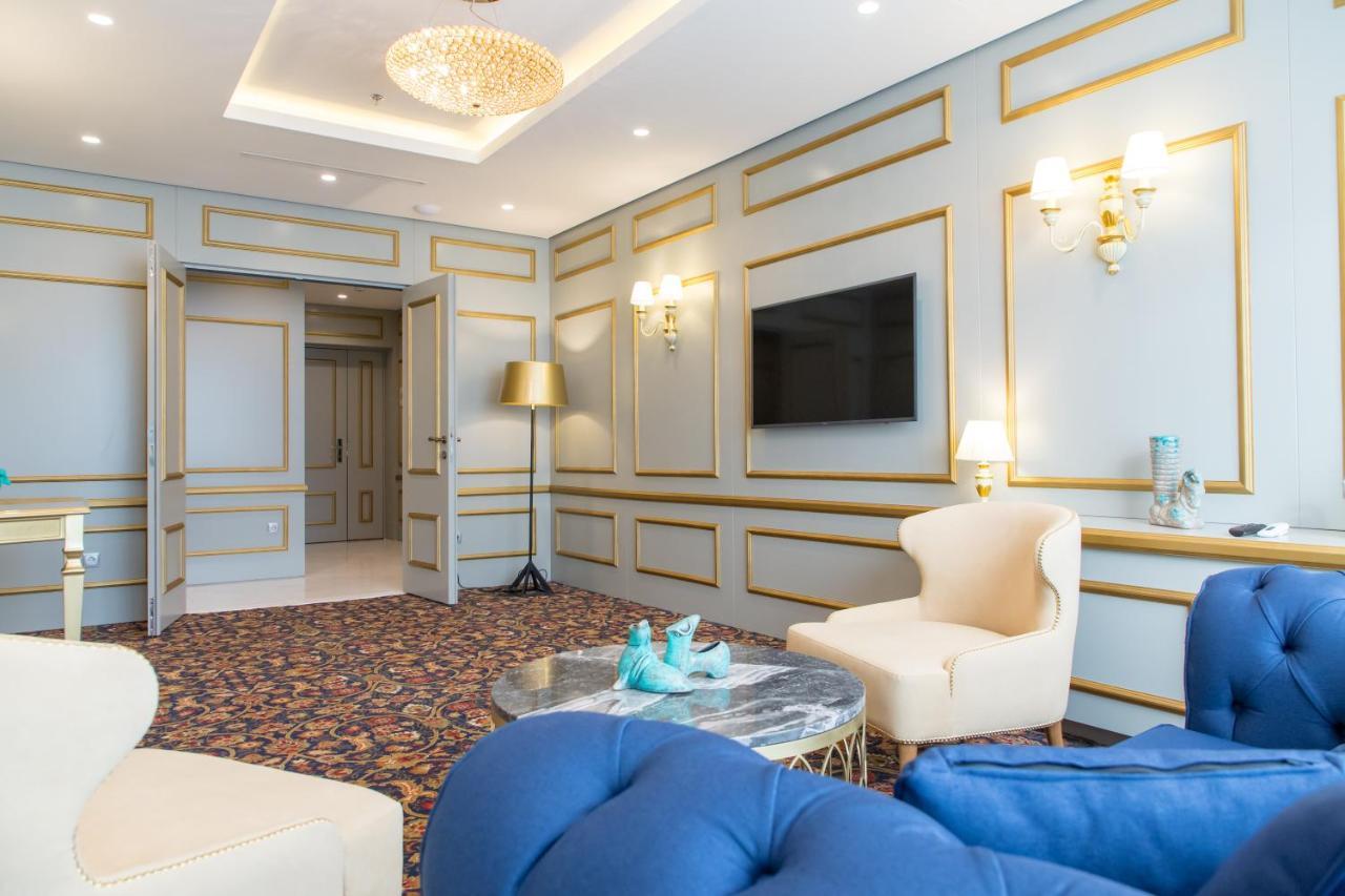Swissotel Sarajevo Ngoại thất bức ảnh A suite at the hotel