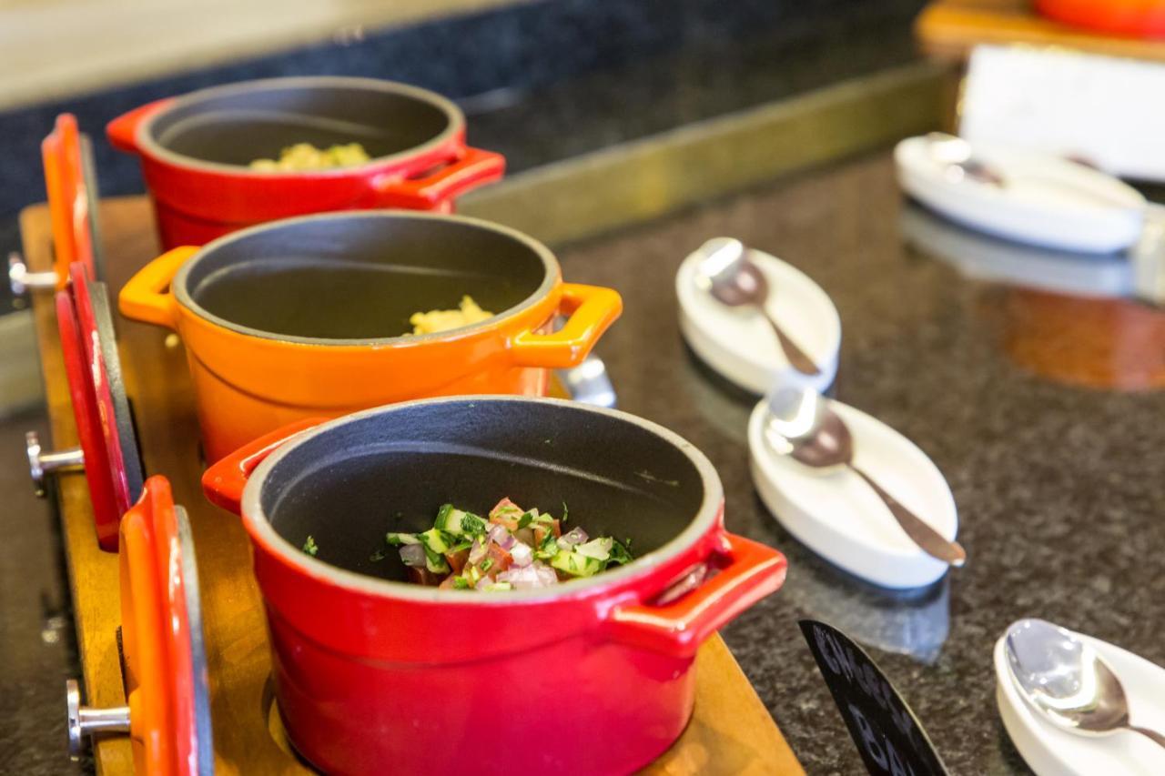 Swissotel Sarajevo Ngoại thất bức ảnh A Le Creuset cast iron casserole