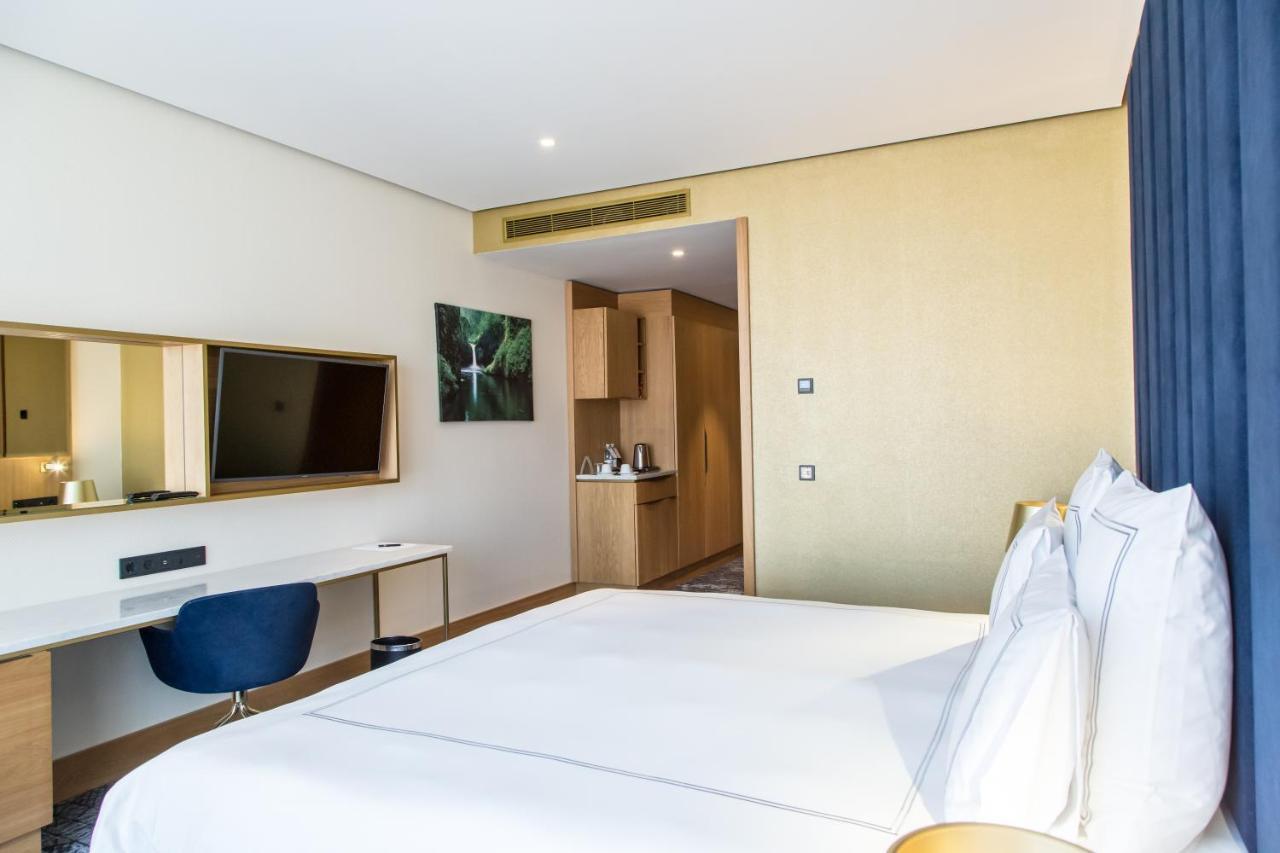 Swissotel Sarajevo Ngoại thất bức ảnh A room at the hotel